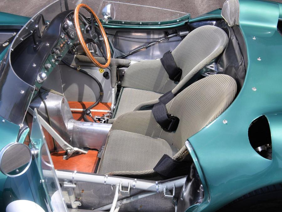 Интерьер Aston Martin DBR1 (001) 1956 года  (фото 35 из 52)